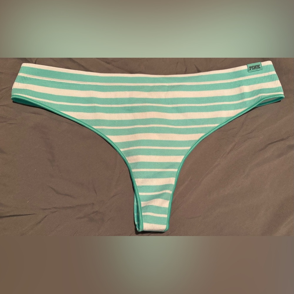 NWT VS PINK Seamless Thong